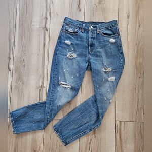 Levis Distressed Straight Jean